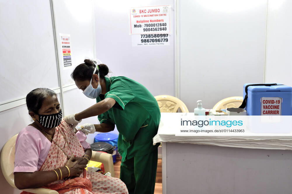 A senior citizen getting their first dose of a Covid-19 vaccination, at BKC on March 1, 2021 in Mumbai, India. India?s Covid-19 vaccination drive was extended today to include the elderly and those with co-morbidities. (Photo by Satish Bate Hindustan Times) Covid Vaccination Phase 2 Starts In India
