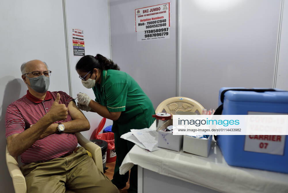 A senior citizen getting their first dose of a Covid-19 vaccination, at BKC on March 1, 2021 in Mumbai, India. India?s Covid-19 vaccination drive was extended today to include the elderly and those with co-morbidities. (Photo by Satish Bate Hindustan Times) Covid Vaccination Phase 2 Starts In India