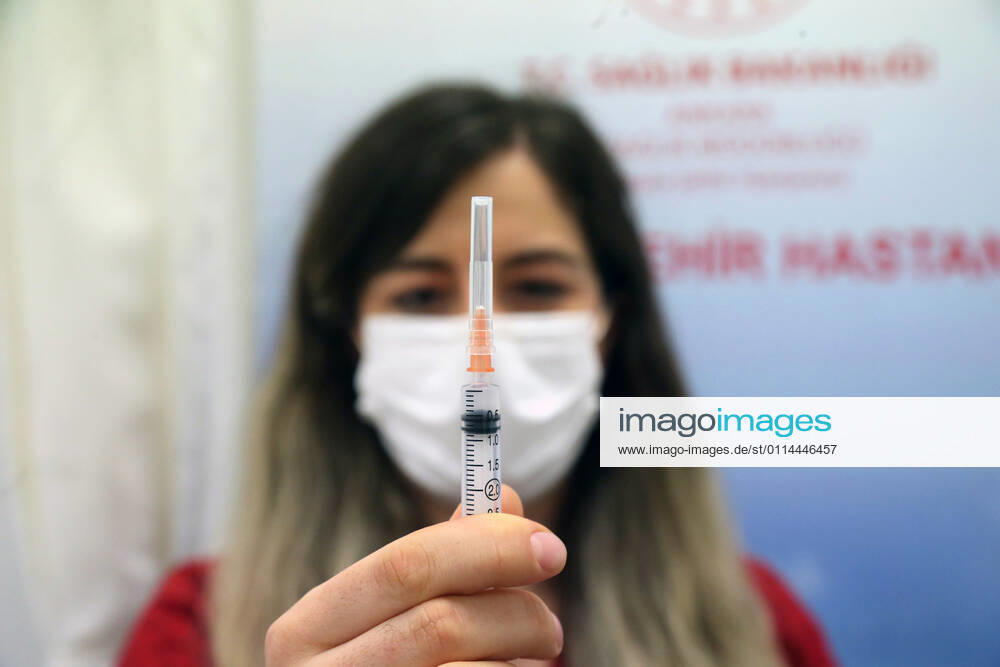(210302) -- ANKARA, March 2, 2021 -- A nurse prepares to administer the COVID-19 vaccine in Ankara, Turkey on March 1, 2021. Turkey on Monday reported 9,891 new COVID-19 cases, including 645 symptomatic ones, raising the total number in the country to 2,711,479, according to the health ministry. The country started mass vaccination for COVID-19 on Jan. 14 after the authorities approved the emergency use of the Chinese CoronaVac vaccine. About 7,046,000 people have been vaccinated so far. (Photo by Xinhua) TURKEY-ANKARA-COVID-19-VACCINATION MustafaxKaya