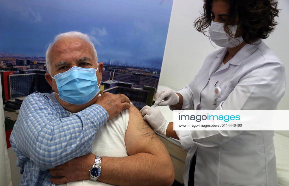 (210302) -- ANKARA, March 2, 2021 -- A man receives the COVID-19 vaccine in Ankara, Turkey on March 1, 2021. Turkey on Monday reported 9,891 new COVID-19 cases, including 645 symptomatic ones, raising the total number in the country to 2,711,479, according to the health ministry. The country started mass vaccination for COVID-19 on Jan. 14 after the authorities approved the emergency use of the Chinese CoronaVac vaccine. About 7,046,000 people have been vaccinated so far. (Photo by Xinhua) TURKEY-ANKARA-COVID-19-VACCINATION MustafaxKaya