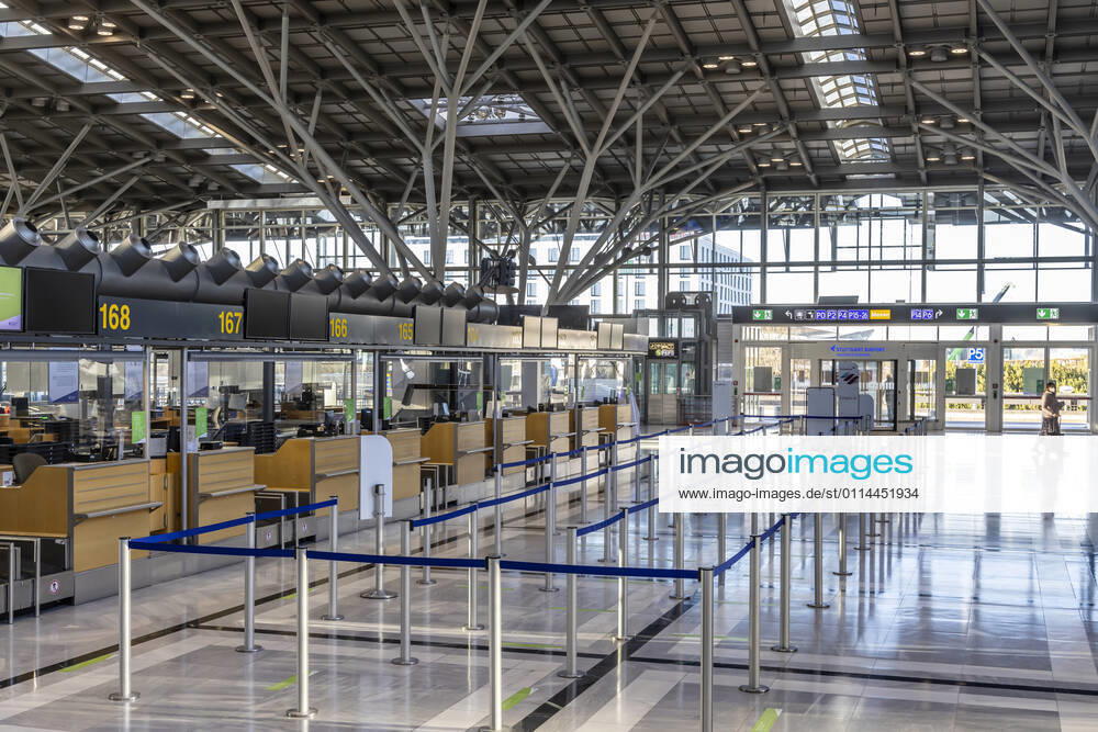 Stuttgart Airport in times of the Corona Pandemic The flight schedule is drastically thinned out, flight operations are concentrated inTerminal 3 01 03 2021 Germany, Baden Württemberg, Stuttgart