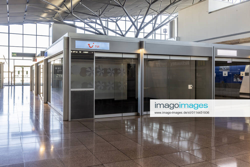 Stuttgart Airport in times of the Corona pandemic Travel agencies have ceased operations, some have given up completely 01 03 2021 Germany, Baden Württemberg, Stuttgart