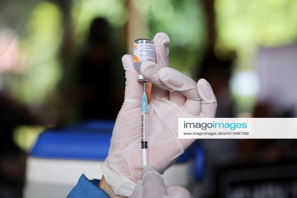 A healthcare worker prepares for a shot of Sinovac s COVID-19 vaccine..Mass vaccination for elderly at the school amid the coronavirus disease (COVID-19) in Jakarta. Jakarta Indonesia - ZUMAs197 20210302_zaa_s197_071