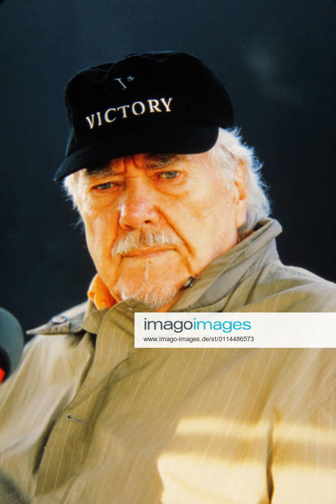 Director Robert Altman, Dr. T & The Women (2000) Artisan Entertainment . Photo Credit: Zade Rosenthal Artisan Entertainment The Hollywood Archive - File Reference 34082-648THA Hollywood CA USA