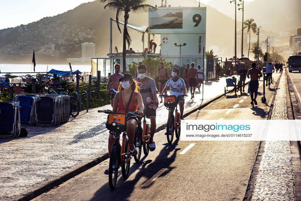 Rio amid COVID-19 RIO DE JANEIRO, RIO DE JANEIRO, BRAZIL, MAR 04: NEW RESTRICTIONS IN TOWN - The city hall has enacted new restrictions to contain the increase in cases of COVID-19 in town. Beach bars, beach food and drink vendors and stalls are prohibited . People with mask riding a bike at Posto 9 on Ipanema Beach on March 04, 2021. ( Photo by Chico Ferreira Penta Press ) Rio de Janeiro Brazil 6258_233490