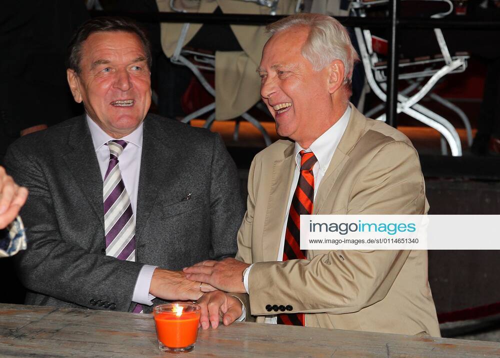 Uwe Karsten Heye with Gerhard Schroeder at the SPDs Vorwaerts summer festival in the Kulturbrauerei in Berlin