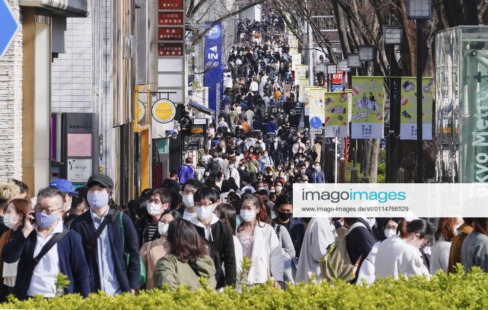 Crowded Tokyo amid virus pandemic A shopping street in Tokyo s Omotesando area is crowded with people on March 6, 2021, a day after the Japanese government extended the COVID-19 state of emergency for Tokyo and three neighboring prefectures for two weeks.