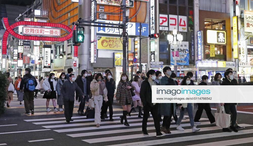 Crowded Tokyo amid virus pandemic People wearing face masks walk in Tokyo s Shinjuku area on March 6, 2021, a day after the Japanese government extended the COVID-19 state of emergency for Tokyo and three neighboring prefectures for two weeks.
