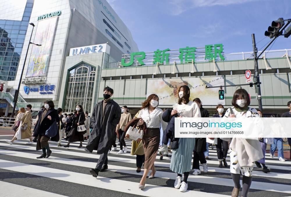 Crowded Tokyo amid virus pandemic People wearing face masks walk in Tokyo s Shinjuku area on March 6, 2021, a day after the Japanese government extended the COVID-19 state of emergency for Tokyo and three neighboring prefectures for two weeks.