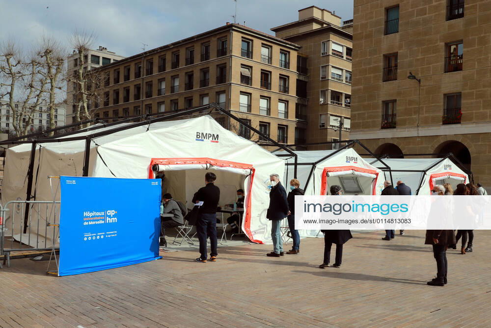 Vaccination center In Marseille. Marseille renforcement du dispositif de vaccination avec l installation d un centre place bargemon avec le soutien du bataillon de Marins pompiers de Marseille 265681 2021-03-06 Bouches du Rhone marseille France