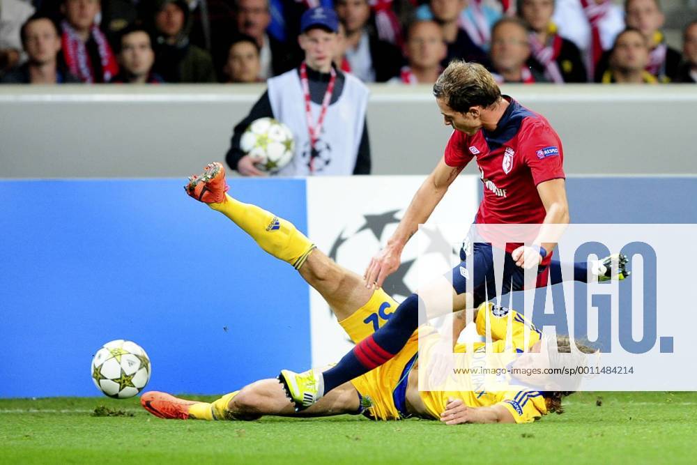 Nolan Roux (Losc) vs Edgar Olekhnovich (Borisov) FOOTBALL : Losc Lille vs Fc Bate Borisov - champions League - 19 09 2012 JBAutissier Panoramic