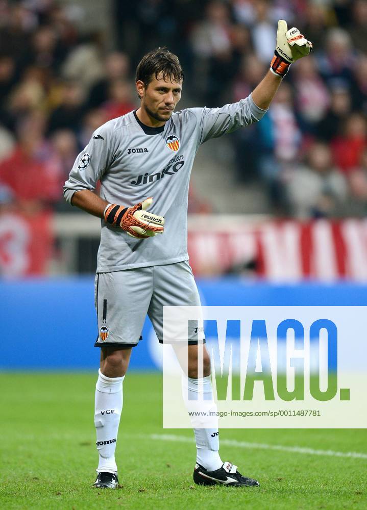 FUSSBALL CHAMPIONS LEAGUE SAISON 2012 2013 GRUPPENPHASE FC Bayern München - FC Valencia 19.09.2012 Torwart Diego Alves (Valencia CF)