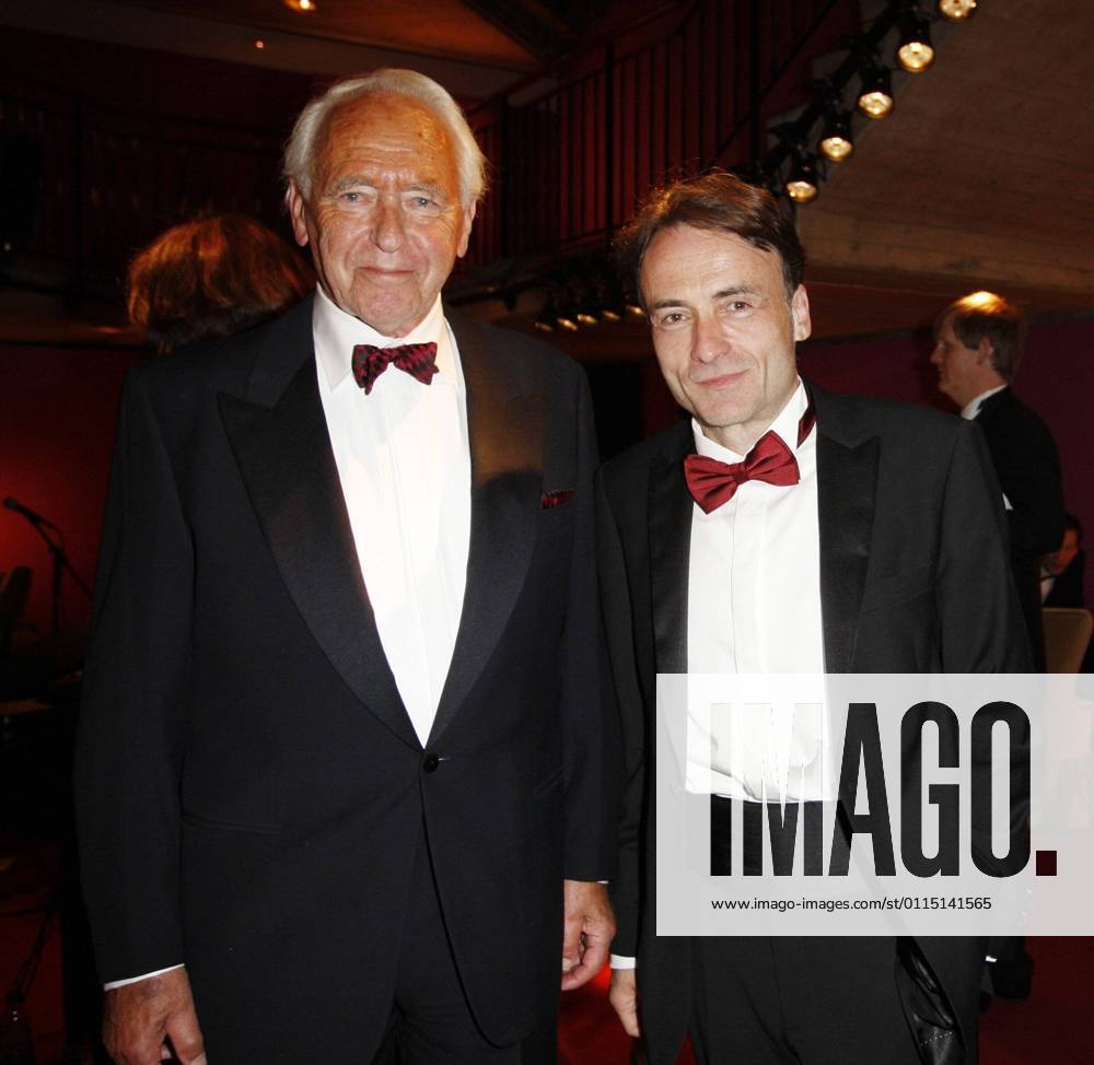 Honorary award winners Wolf Schneider and Giovanni di Lorenzo at the party at the Henri Nannen Award 2011 at the Deutsches Schauspielhaus in Hamburg a prize from Stern and Gruner Jahr AG und Co KG