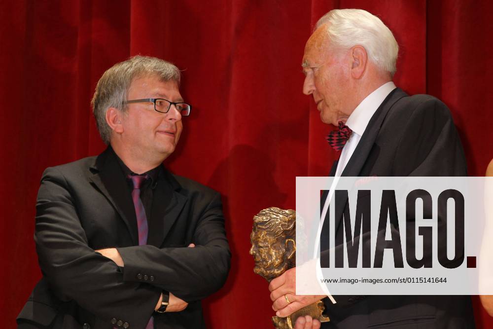 Honorary prize winner Wolf Schneider and prize winner humor Hans Zippert at the party at the Henri Nannen Award 2011 at the Deutsches Schauspielhaus in Hamburg a prize of Stern and Gruner Jahr AG und Co KG