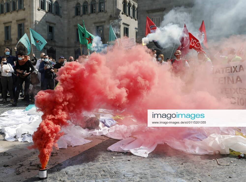 Health workers demonstrate against precariousness in the sector in Barcelona, Spain, 10 March 2021. The protest was held coinciding with the start of a indefinite strike of the primary care doctors. Healty workers protest in Barcelona !ACHTUNG: NUR REDAKTIONELLE NUTZUNG!