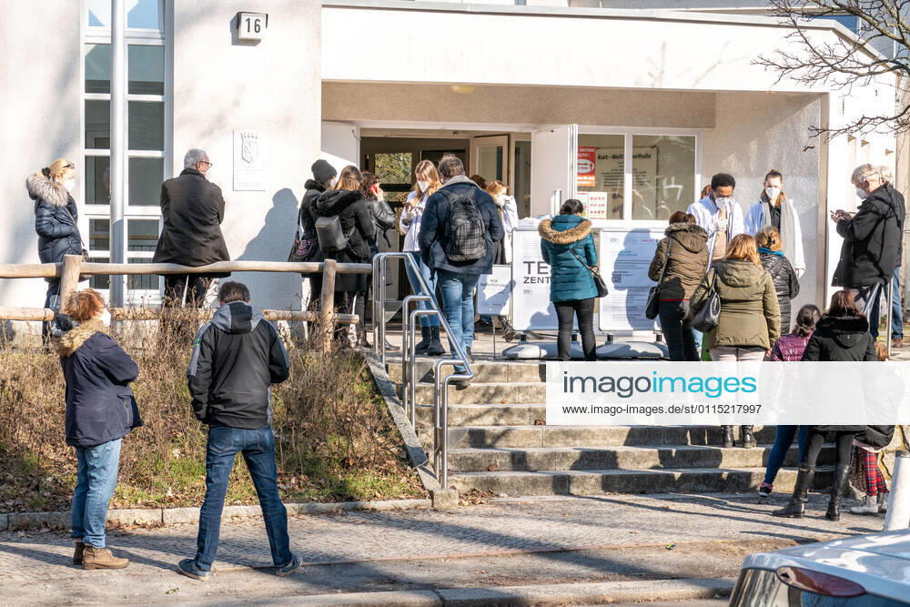 Berlin,Germany,GER,Test Zentrum Bürger Schnelltest in der Kurt Weiß Sporthalle in der Franzensbader Straße 16 Ortsteil Grunewald Bezirk Wilmersdorf