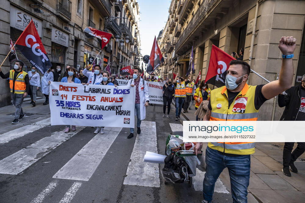 Protesters marching with banners and flags entering Plaza Sant Jaume during the demonstration..Under the slogan estemfartes (we are fed up), the Catalan Health Union Board, formed by minority unions, has mobilized health workers to a day of strike to denounce the physical fatigue of health professionals and salary cuts. Barcelona Spain - ZUMAs197 20210310_zaa_s197_155