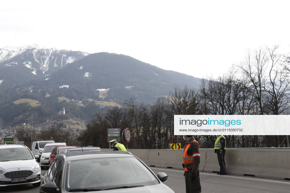 AUT, 2021 03 11 FEATURE COVID HEALTH LARGE-SCALE VACCINATION CAMPAIGN WITH BIONTECH PFIZER IN SCHWAZ DISTRICT STRICT CONTROLS PCR TEST NEGATIVE AT SCHWAZ MOTORWAY ACCESS ROAD