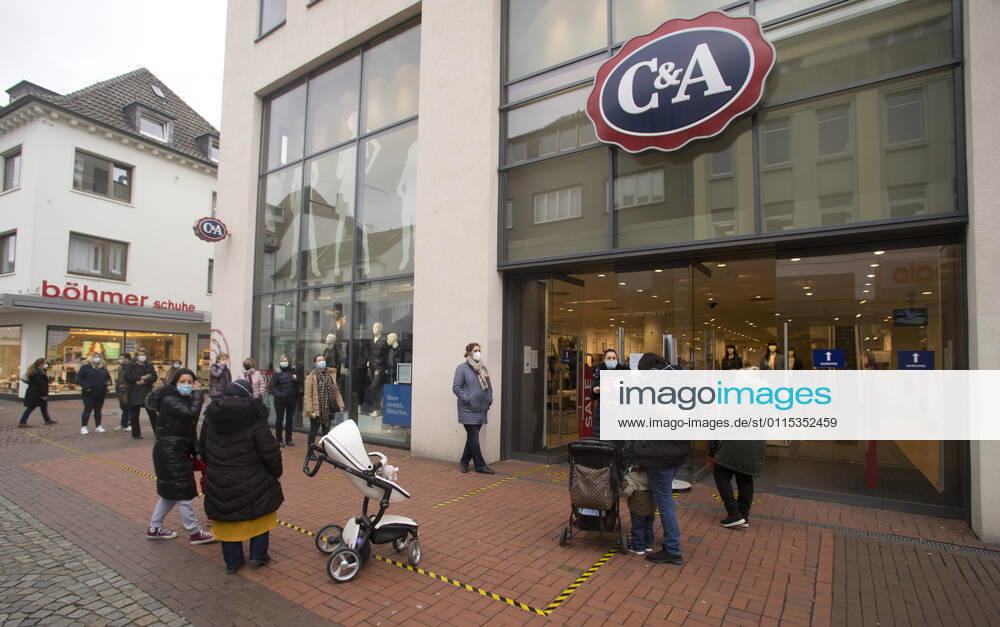 The Moers city centre in Corona times View of the Moers pedestrian zone in Corona times Queues of shoppers form in front of the textile department store C A Moers Germany North Rhine Westphalia