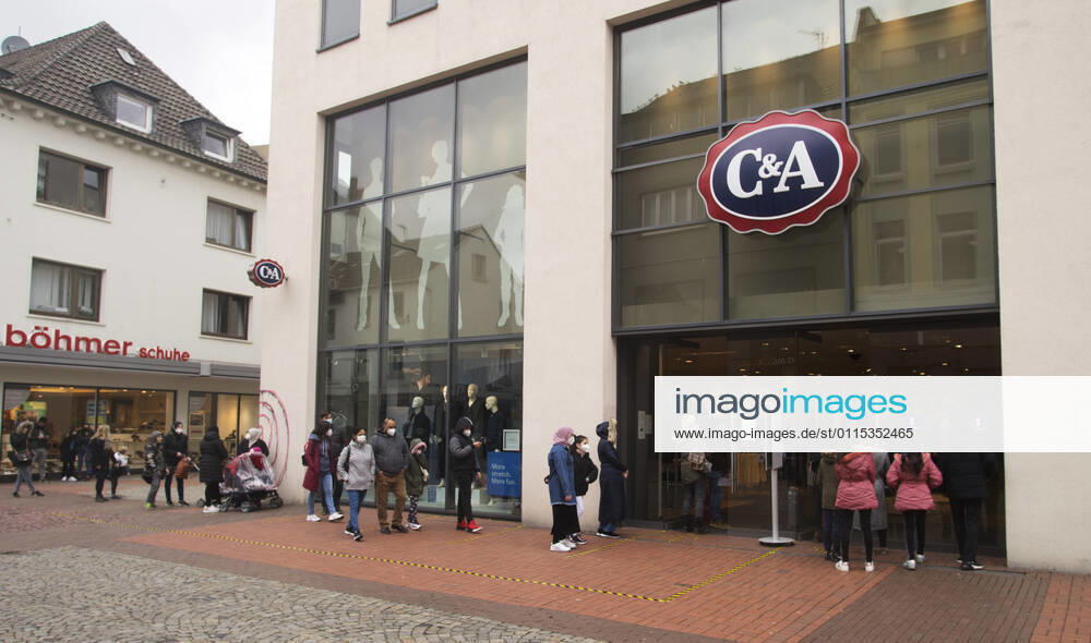 The Moers city centre in Corona times View of the Moers pedestrian zone in Corona times Queues of shoppers form in front of the textile department store C A Moers Germany North Rhine Westphalia