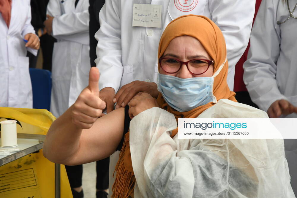 (210313) -- TUNIS, March 13, 2021 -- A woman gives a thumbs up as she receives the COVID-19 vaccine in Tunis, Tunisia, on March 13, 2021. The national vaccination campaign against COVID-19 officially started Saturday in the 25 regional centers across Tunisia. (Photo by Xinhua) TUNISIA-TUNIS-COVID-19 VACCINATION-CAMPAIGN AdelxEzzine
