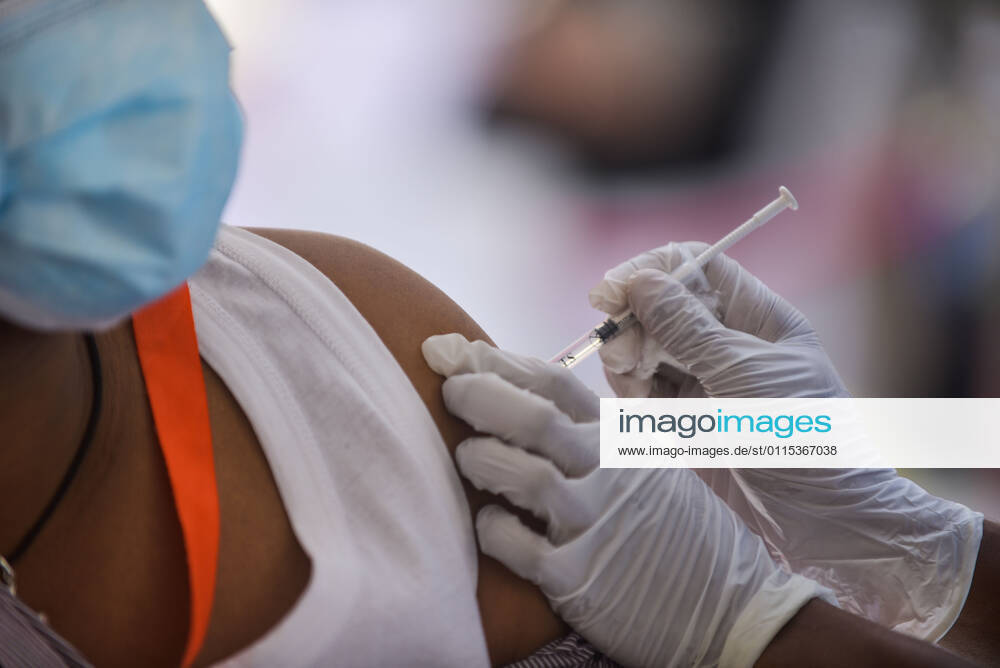 (210313) -- ADDIS ABABA, March 13, 2021 -- A medical worker administers the COVID-19 vaccine to a recipient in Addis Ababa, Ethiopia, on March 13, 2021. Ethiopian State Minister of Health Dereje Duguma disclosed on Saturday that the east African country plans to give COVID-19 vaccine jabs to 20 percent of its population by March 2022. Duguma disclosed the plan during a ceremony in Addis Ababa to officially start COVID-19 vaccine jabs in the country. ) ETHIOPIA-ADDIS ABABA-COVID-19 VACCINATION-START MichaelxTewelde