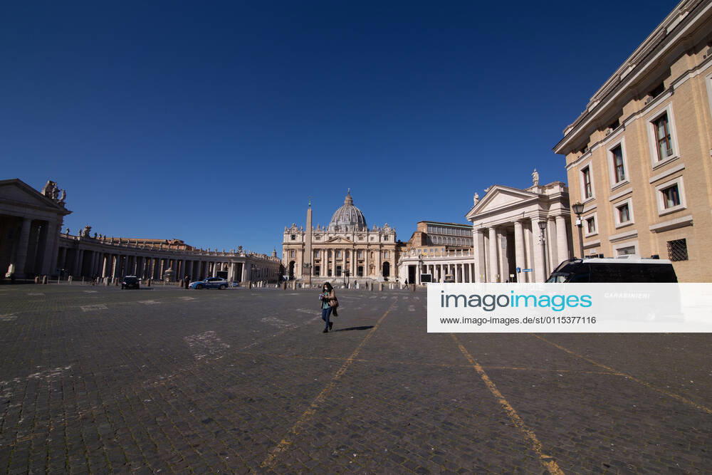 Italy: First day of Red Zone in Rome View of St. Peter s Square on first day with the restrictions of red zone for the fight against the Covid-19 pandemic Rome Italy
