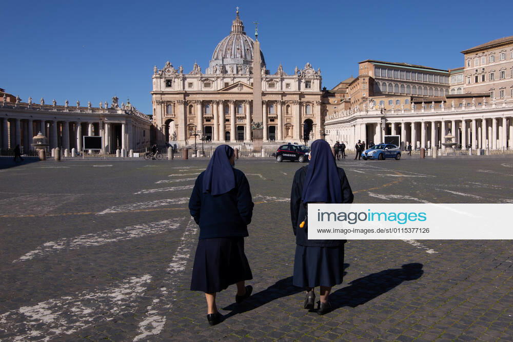 Italy: First day of Red Zone in Rome View of St. Peter s Square on first day with the restrictions of red zone for the fight against the Covid-19 pandemic Rome Italy