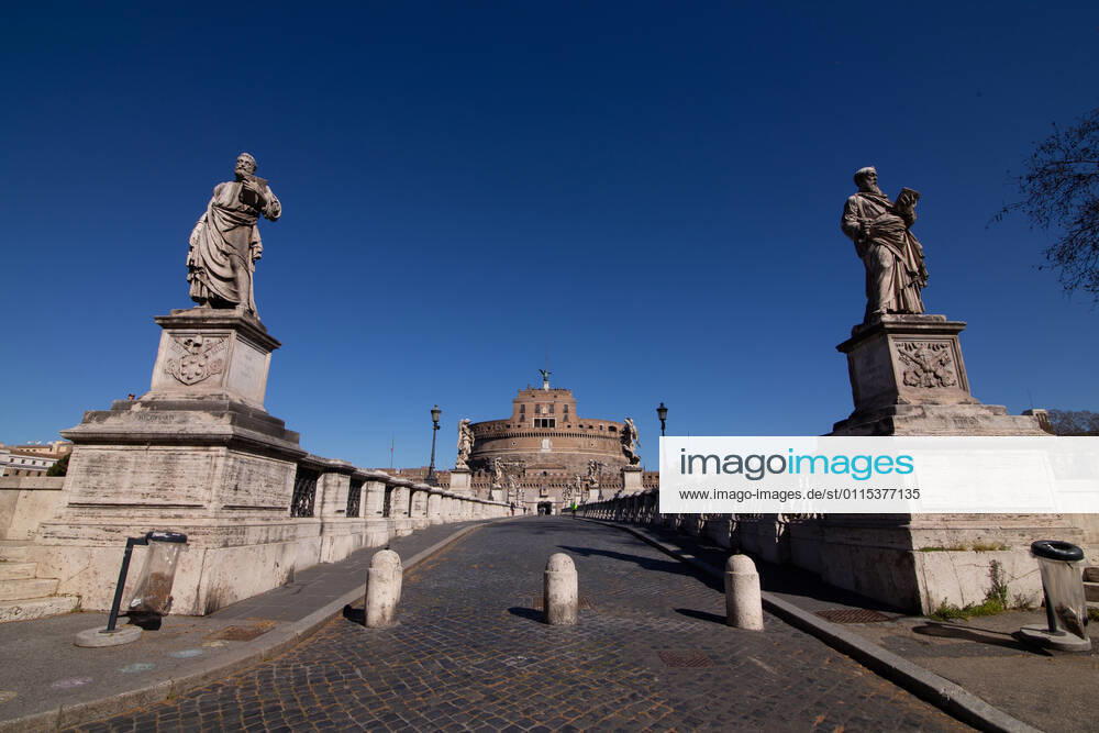 Italy: First day of Red Zone in Rome View of Castel Sant Angelo on first day with the restrictions of red zone for the fight against the Covid-19 pandemic Rome Italy