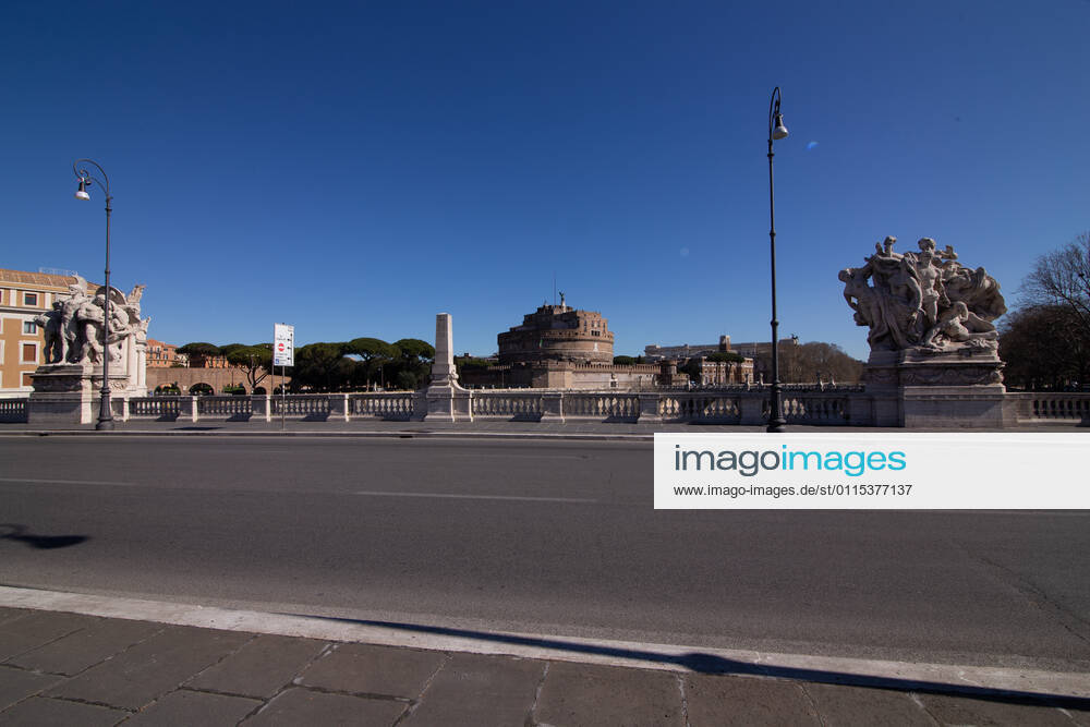 Italy: First day of Red Zone in Rome View of Vittorio Emanuele bridge on first day with restrictions of red zone for the fight against the Covid-19 pandemic Rome Italy