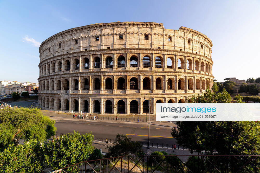 Aerial view of Colosseum during the golden hours, Rome, Italy, Europe LeonardoMangia REDA&CO 1028_14_LEM0003
