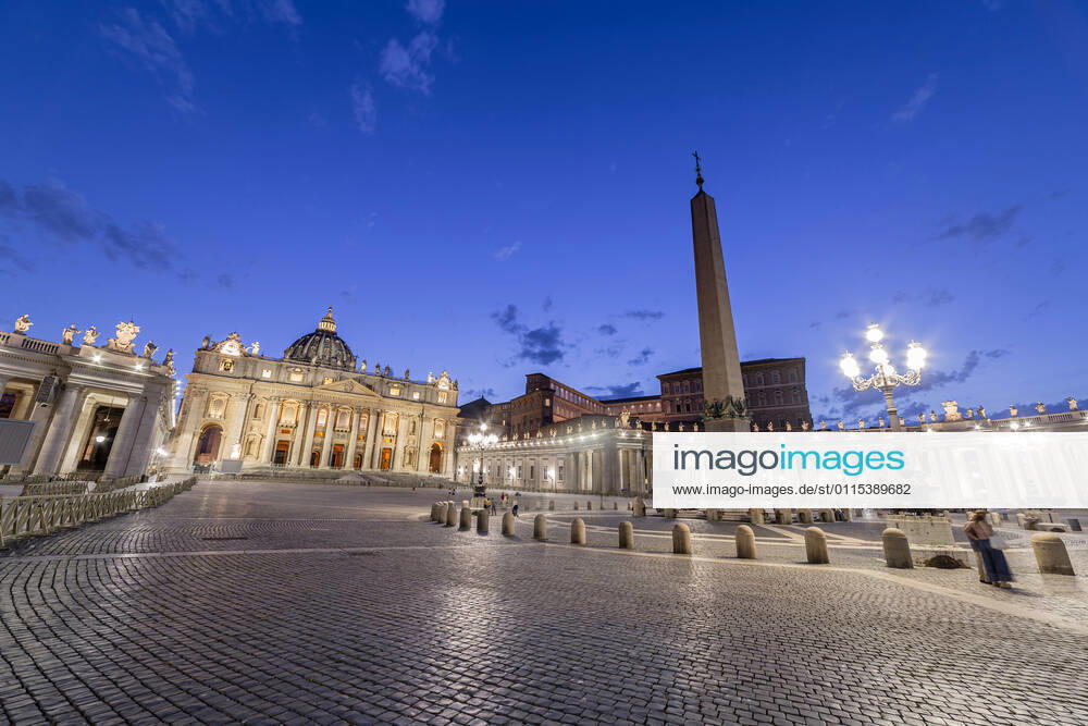 Wildangle of Piazza San Pietro in the night, Città del Vaticano, Roma, Italy, Europe LeonardoMangia REDA&CO 1028_14_LEM0011