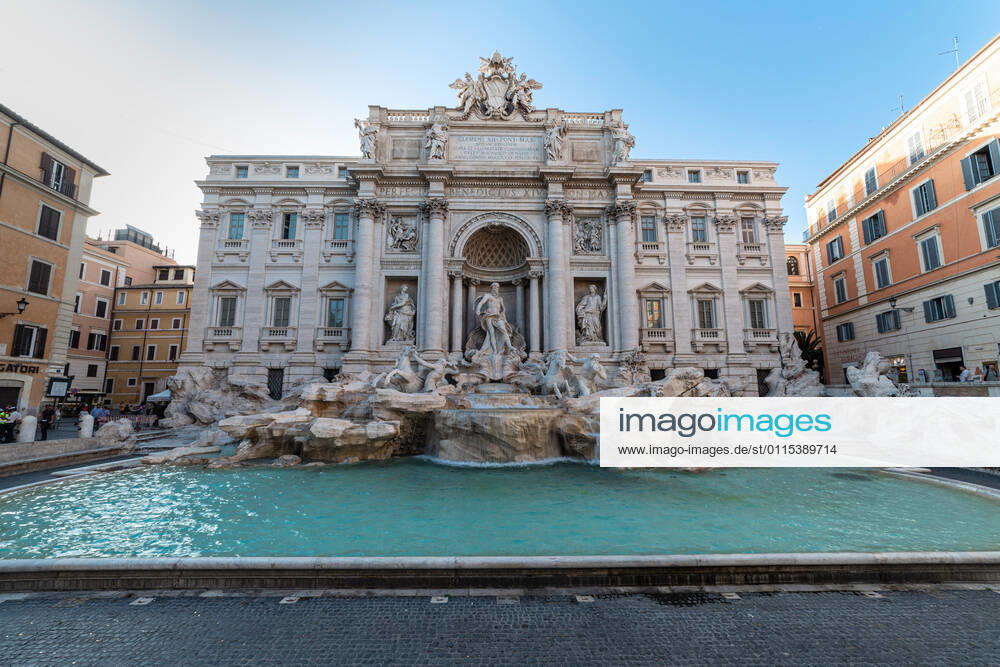 Wildeangle view of Trevi Fountain after the lockdown, Rome, Lazio, Italy, Europe LeonardoMangia REDA&CO 1028_14_LEM0035