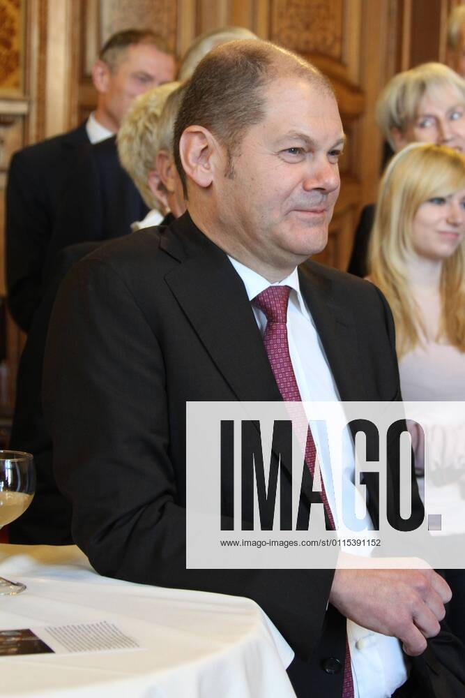 Olaf Scholz, Wolf Biermann, Mayor Scholz congratulates Wolf Biermann on his 75th birthday, Phoenix Hall of the Hamburg City Hall