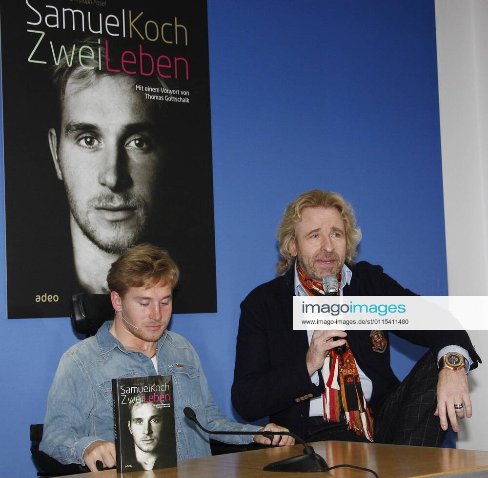 Samuel Koch and Thomas Gottschalk at the book launch of the Adeo publishing house Samuel Koch Two Lives in the House of the Federal Press Conference in Berlin
