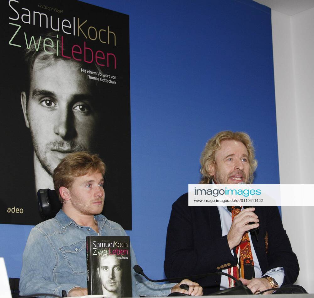 Samuel Koch and Thomas Gottschalk at the book launch of the Adeo publishing house Samuel Koch Two Lives in the House of the Federal Press Conference in Berlin