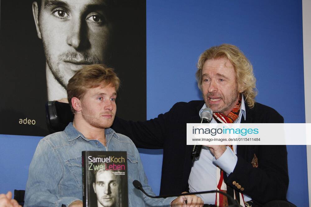 Samuel Koch and Thomas Gottschalk at the book launch of the Adeo publishing house Samuel Koch Two Lives in the House of the Federal Press Conference in Berlin