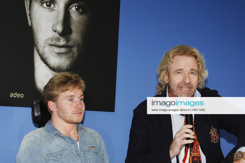 Samuel Koch and Thomas Gottschalk at the book launch of the Adeo publishing house Samuel Koch Two Lives in the House of the Federal Press Conference in Berlin