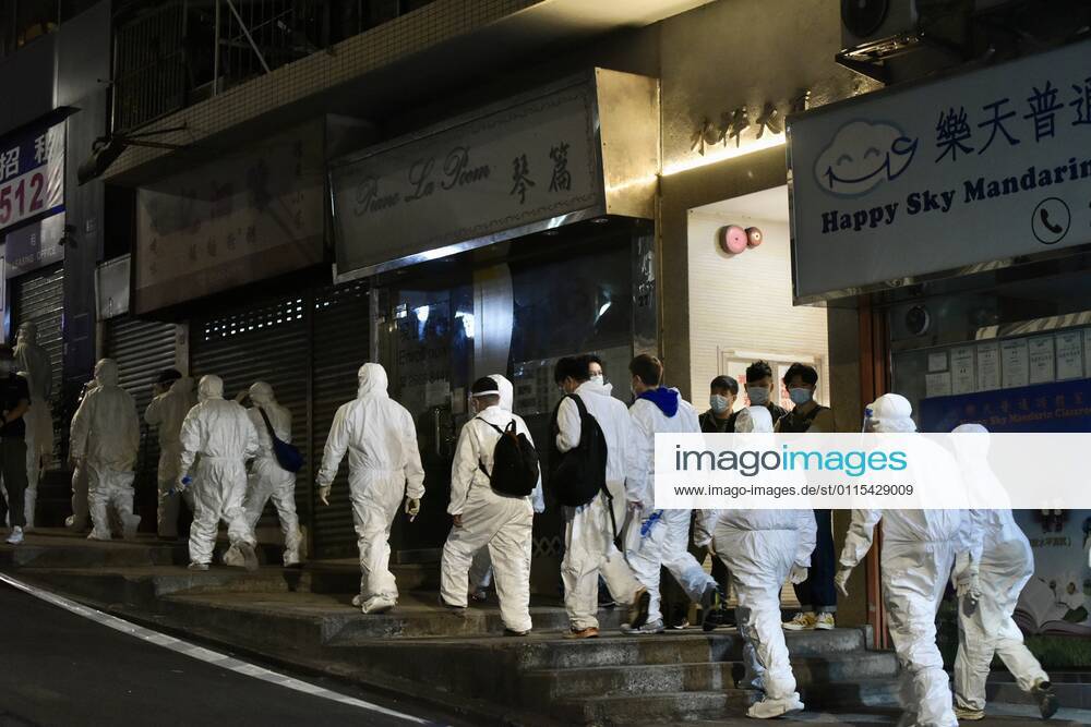 Another 4 buildings are blocked and all citizens have to take the COVID-19 nucleic acid testing in Hongkong,China on 15th March, 2021. Hongkong China - ZUMAt151 20210315_zia_t151_011