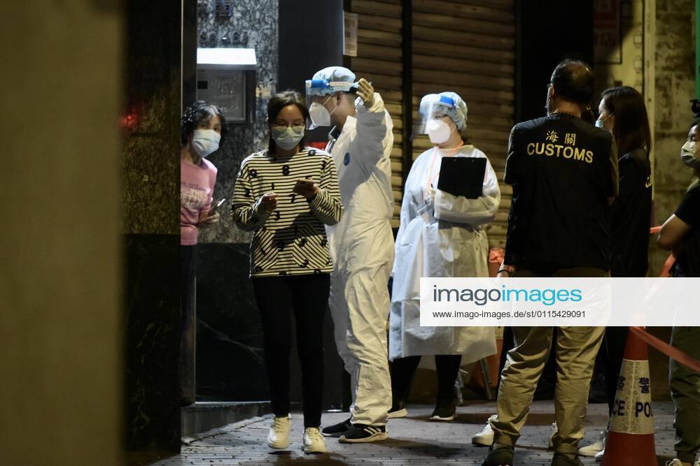 Another 4 buildings are blocked and all citizens have to take the COVID-19 nucleic acid testing in Hongkong,China on 15th March, 2021. Hongkong China - ZUMAt151 20210315_zia_t151_015