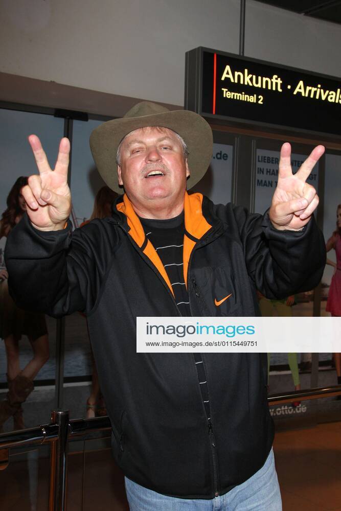 Klaus Baumgart Arrival of the Hamburg jungle stars of Ich bin ein Star holt mich hier raus, Hamburg airport
