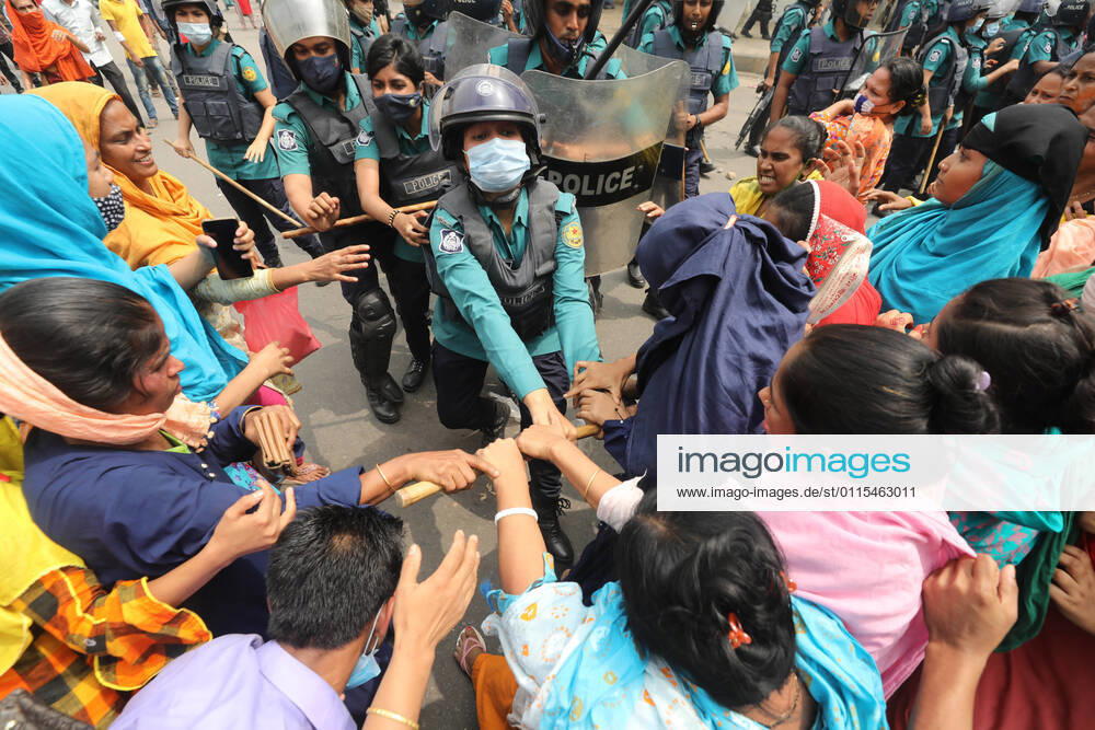 March, 16, 2021 Workers of two apparel factories located in Tejgaon took to the streets in the Tibet area today morning, demanding payment of their dues and protesting against layoffs.Several garment workers and police have been injured. Dhaka , Bangladesh Dhaka Bangladesh - ZUMAr338 20210316_zip_r338_008