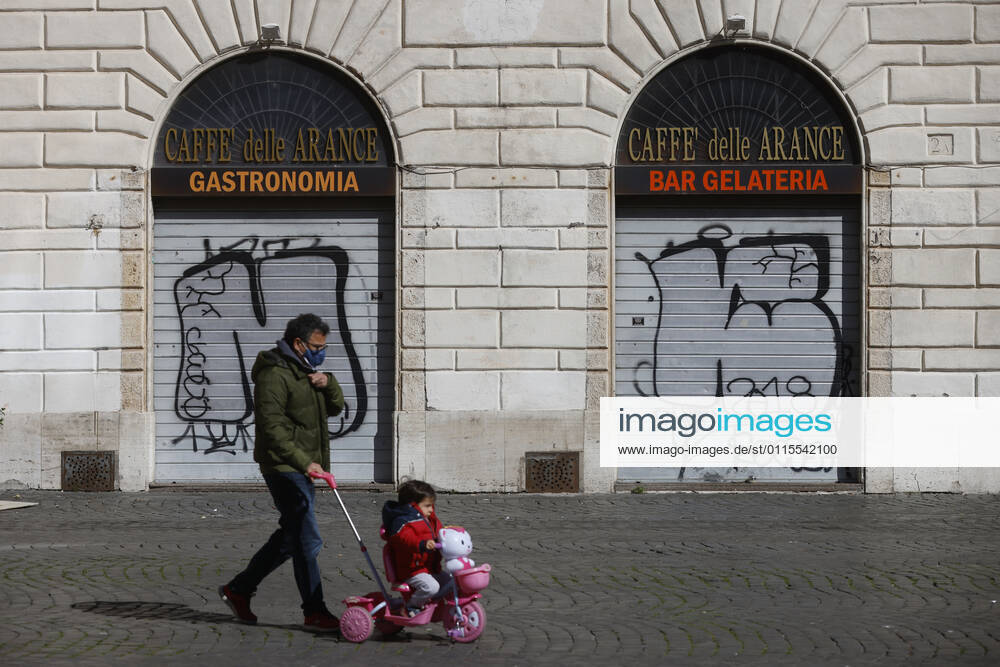 Rome, 17 March 2021. Empty streets and squares during the lockdown to combat the Covid-19 epidemic. In the photo Trastevere Editorial Usage Only