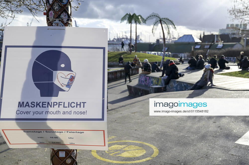 DEUTSCHLAND, Hamburg , St. Pauli, Park Fiction, Corona Pandemie, Hinweisschild fuer Maskenpflicht Hamburg Deutschland