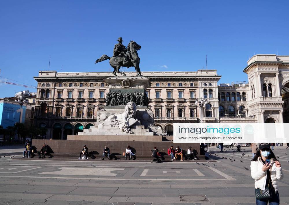 Milan, Few people around the center for the dpcm, red zone, Lockdown for covid in Lombardy, in the photo Piazza Duomo Editorial Usage Only