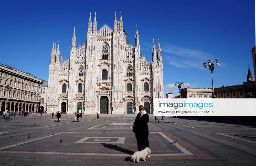 Milan, Few people around the center for the dpcm, red zone, Lockdown for covid in Lombardy, in the photo Piazza Duomo Editorial Usage Only
