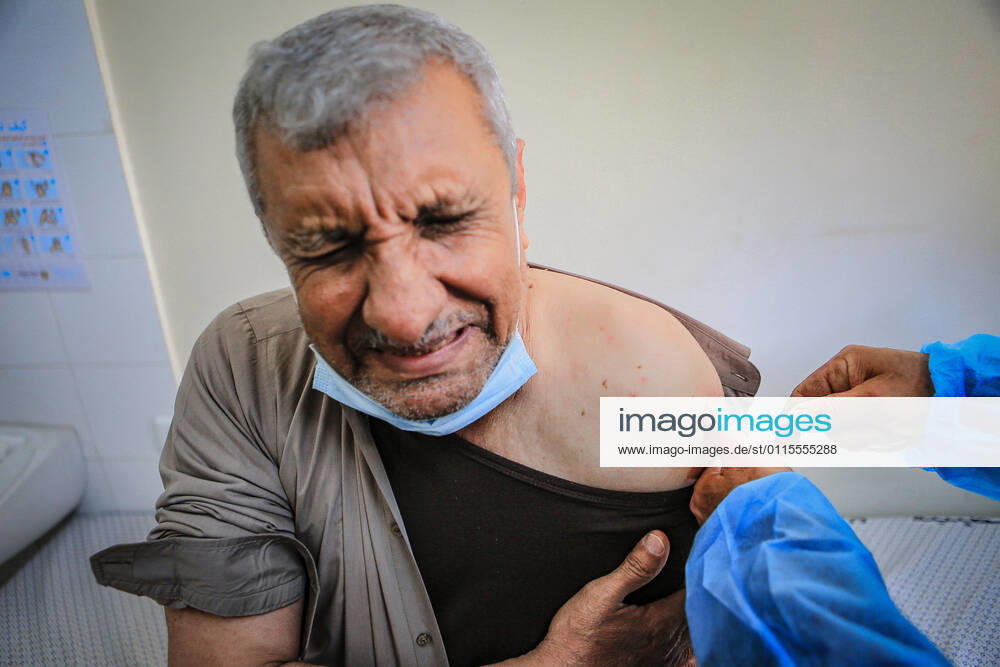 A shot of the Sputnik V Covid-19 vaccine is prepared to be administered at the Ministry of Health Sabha Al Harazeen clinic, in Al Shejaeiya neighborhood, in the east of Gaza City, 17 March 2021. The Palestinian Authority received on 17 March around 60,000 coronavirus vaccine doses as a first shipment through the COVAX initiative. People start to receive doses of Russia s Sputnik V COVID-19 coronavirus vaccine in the Ministry of Health clinics and United Nations Relief and Works Agency for Palestine Refugees (UNRWA) s clinics. Gaza City Palestine - ZUMAq100 20210317_zaa_q100_006