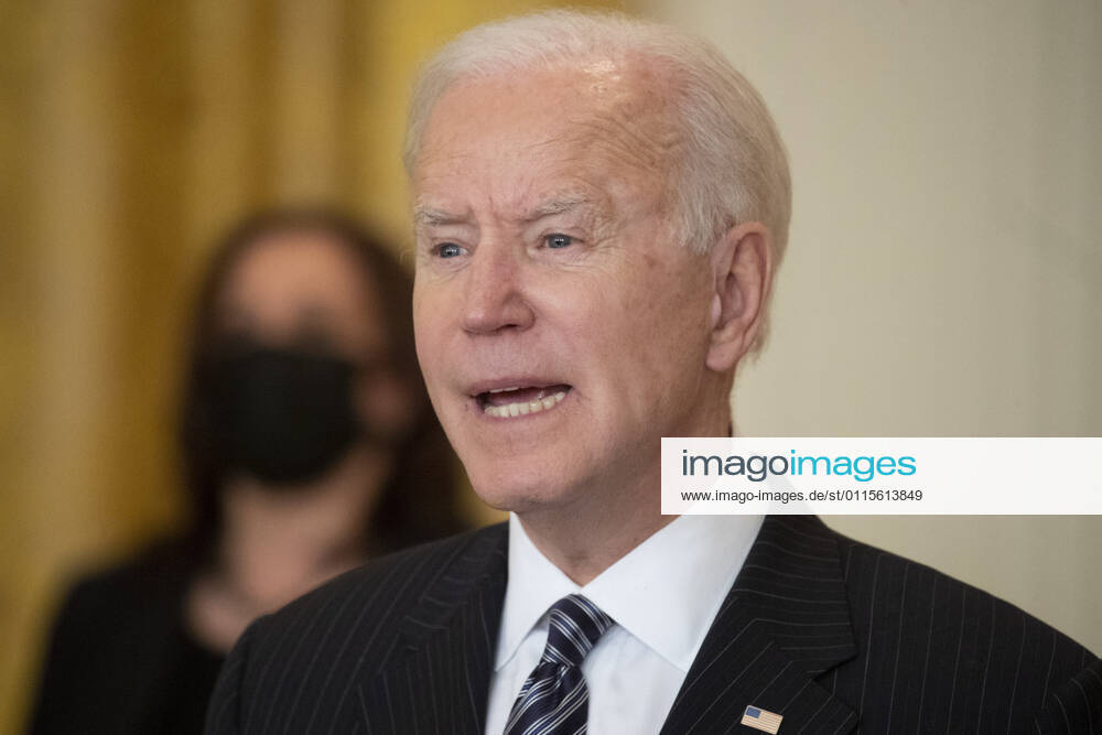 Coronavirus in den USA, Joe Biden verkündet fast 100 Millionen Impfungen seit Amtsantritt US President Joe Biden delivers remarks on the state of COVID-19 vaccinations, in the East Room of the White House in Washington, DC, on March 18, 2021. The United States has surpassed 100 million COVID-19 vaccine doses administered. WAX20210318761 MichaelxReynolds