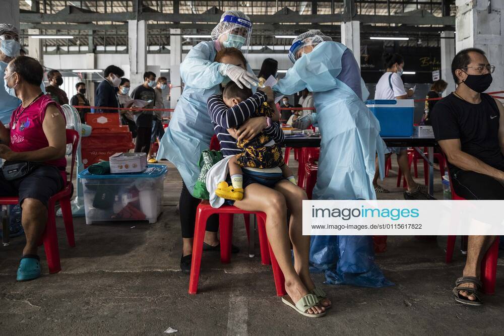 A health worker administers a dose of CoronaVac, a Covid-19 coronavirus vaccine developed by Chinaâ€⠢s Sinovac Biotech ltd, in Bangkok, Thailand, on Friday March 19, 2021. Health workers have been vaccinating 600 residents per day, after a cluster of Covid-19 coronavirus cases were discovered at the Bang Khae market in Bangkok on Wednesday, March 17. Thailand - ZUMAm249 20210319_zip_m249_008