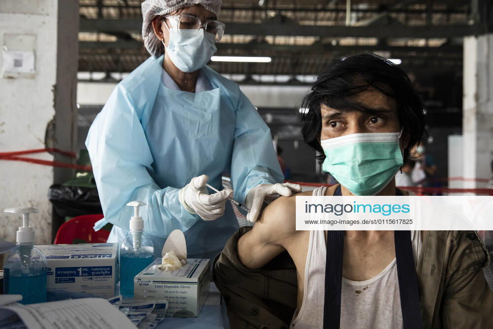 A health worker administers a dose of CoronaVac, a Covid-19 coronavirus vaccine developed by Chinaâ€⠢s Sinovac Biotech ltd, in Bangkok, Thailand, on Friday March 19, 2021. Health workers have been vaccinating 600 residents per day, after a cluster of Covid-19 coronavirus cases were discovered at the Bang Khae market in Bangkok on Wednesday, March 17. Thailand - ZUMAm249 20210319_zip_m249_011